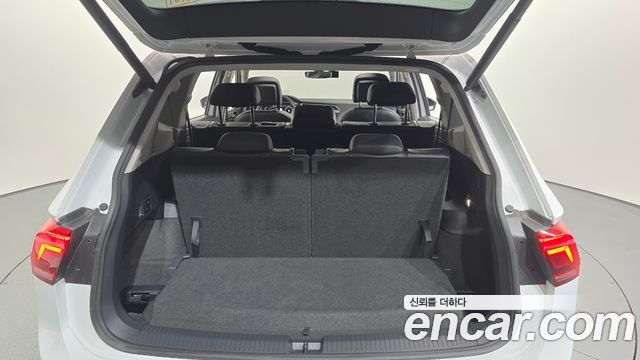 Volkswagen Tiguan Allspace 2.0 TSI Prestige 2022 — фото 19