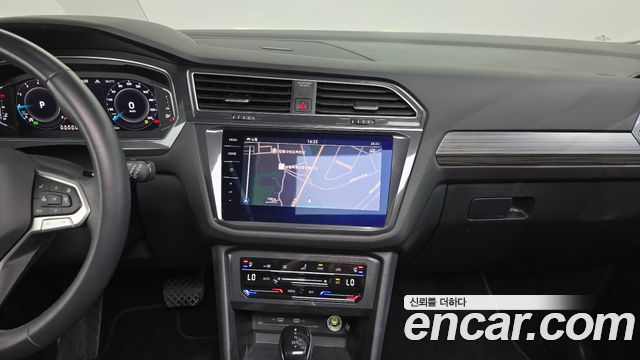 Volkswagen Tiguan Allspace 2.0 TSI Prestige 2022 — фото 20