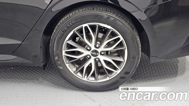 Kia K5 (III) 2.0 Noblesse 2023 — фото 27