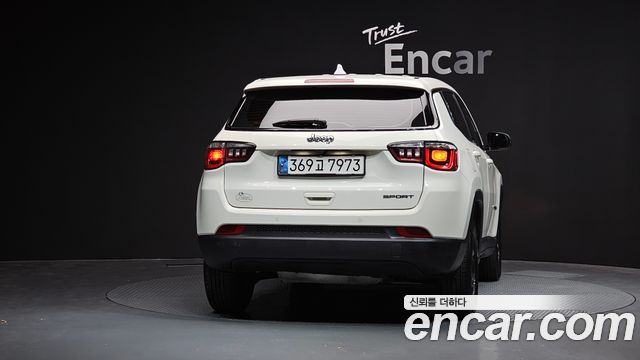 Jeep Compass (II) 2,4 Sport 2WD 2018 — фото 4