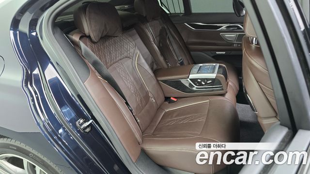 BMW 7 Series (G11) 740d xDrive M Sport 2017 — фото 11