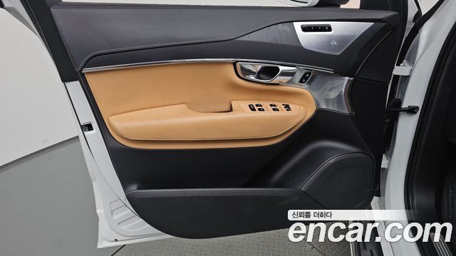 Volvo XC90 (II) B6 Ultimate Bright 2023 — фото 24