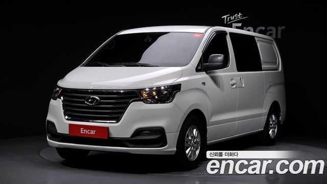 Hyundai Grand Starex Van 5-Seater Smart