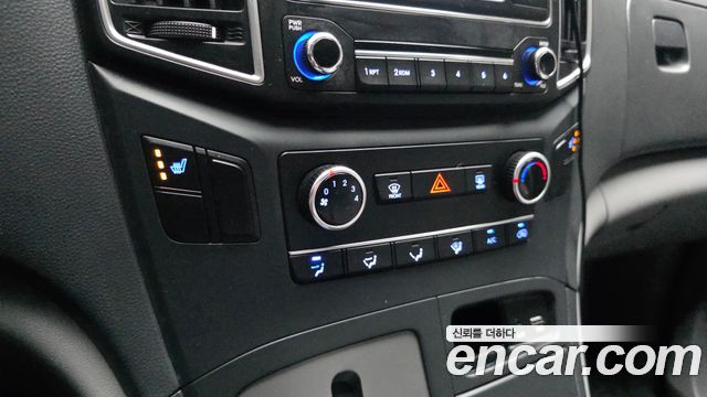 Hyundai Grand Starex Van 5-Seater Smart 2021 — фото 16