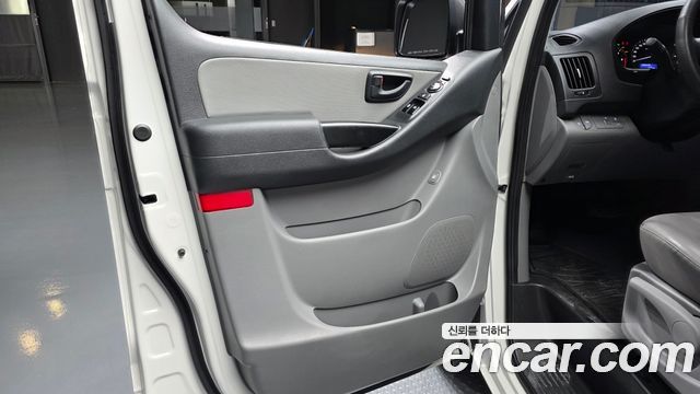 Hyundai Grand Starex Van 5-Seater Smart 2021 — фото 24