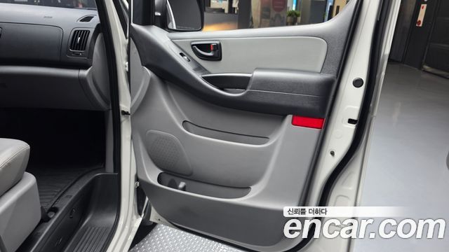 Hyundai Grand Starex Van 5-Seater Smart 2021 — фото 25