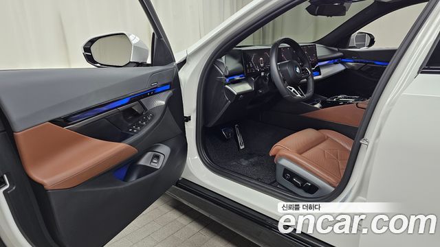BMW 5 Series (G60) 530i xDrive M Sport 2025 — фото 10