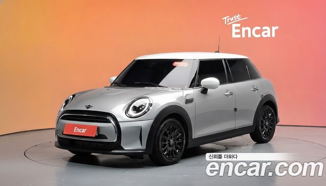 MINI Cooper 5Door Classic Third Generation 2024 — фото 1