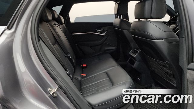 Audi e-tron 55 Quattro 2020 — фото 11