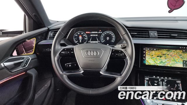 Audi e-tron 55 Quattro 2020 — фото 13