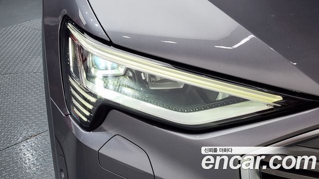 Audi e-tron 55 Quattro 2020 — фото 22