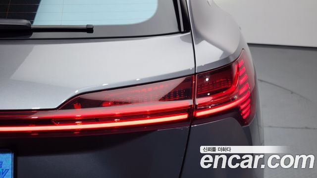 Audi e-tron 55 Quattro 2020 — фото 23