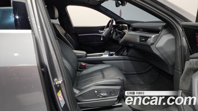 Audi e-tron 55 Quattro 2020 — фото 26