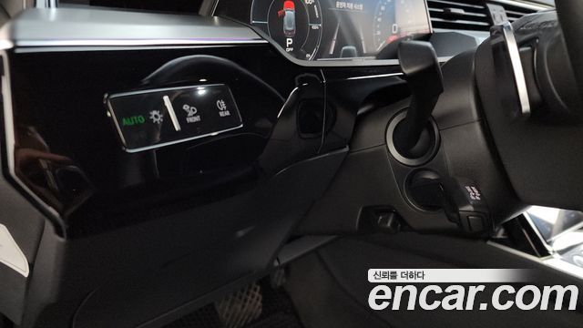 Audi e-tron 55 Quattro 2020 — фото 28