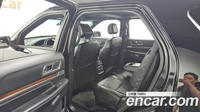 Ford Explorer 2.3 Limited 4WD 5th 2016 — фото 16