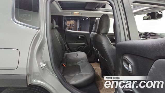 Jeep Renegade 2.4 Limited 2021 — фото 11