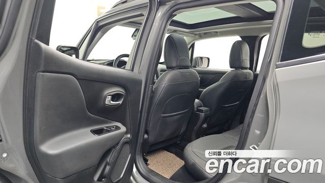Jeep Renegade 2.4 Limited 2021 — фото 12
