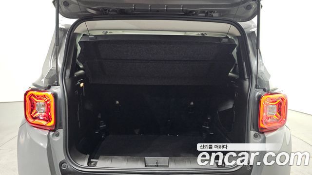 Jeep Renegade 2.4 Limited 2021 — фото 19