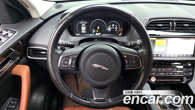 Jaguar F-PACE 20d Portfolio 2017 — фото 13