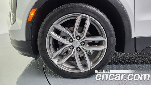 Cadillac XT4 2.0 Sport AWD 2023 — фото 5