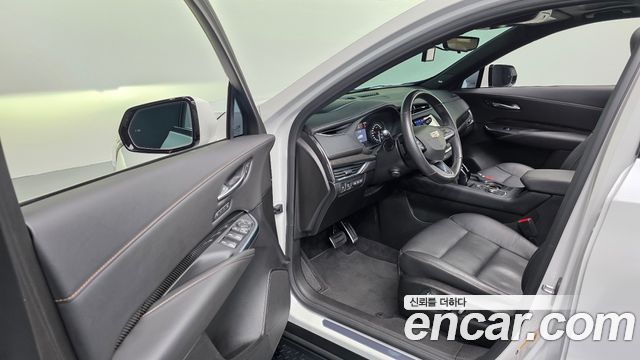Cadillac XT4 2.0 Sport AWD 2023 — фото 10