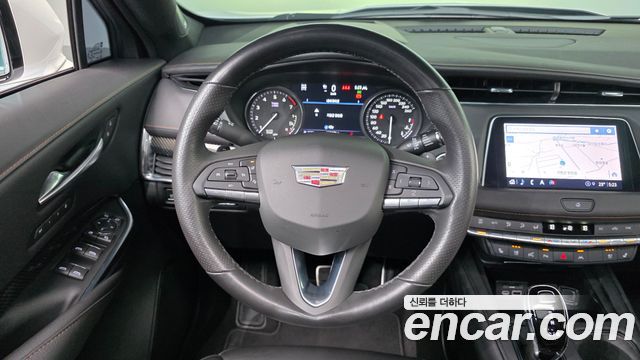 Cadillac XT4 2.0 Sport AWD 2023 — фото 13