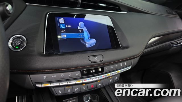 Cadillac XT4 2.0 Sport AWD 2023 — фото 15