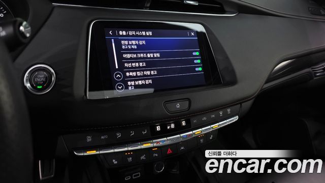 Cadillac XT4 2.0 Sport AWD 2023 — фото 16