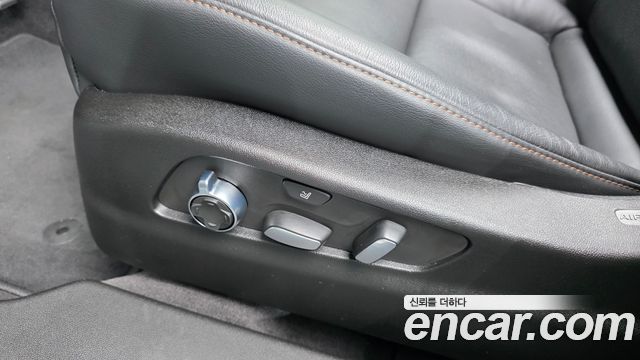 Cadillac XT4 2.0 Sport AWD 2023 — фото 30