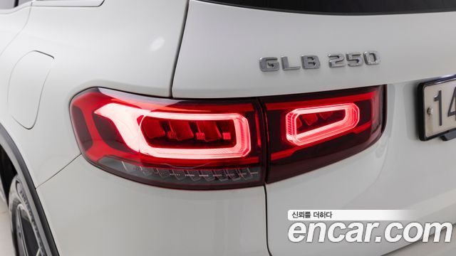 Mercedes-Benz GLB-Class (X247) GLB250 4MATIC 2022 — фото 16