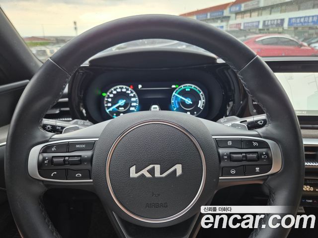 Kia K5 Hybrid (III) Signature 2023 — фото 17