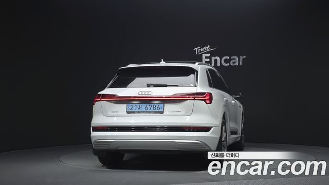 Audi e-tron 55 Quattro 2020 — фото 4