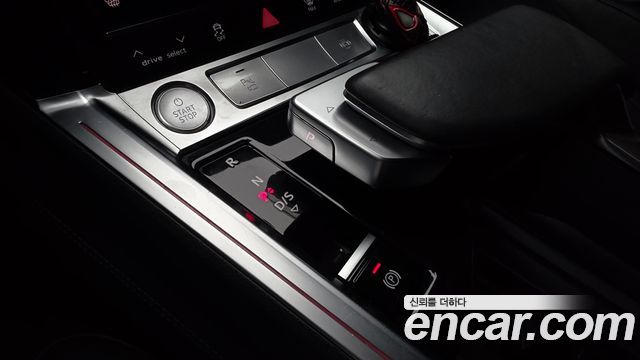 Audi e-tron 55 Quattro 2020 — фото 9