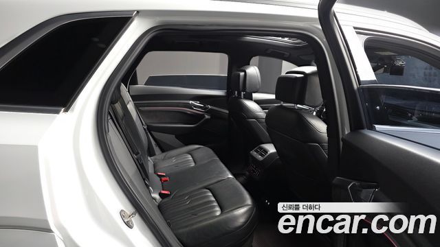 Audi e-tron 55 Quattro 2020 — фото 15