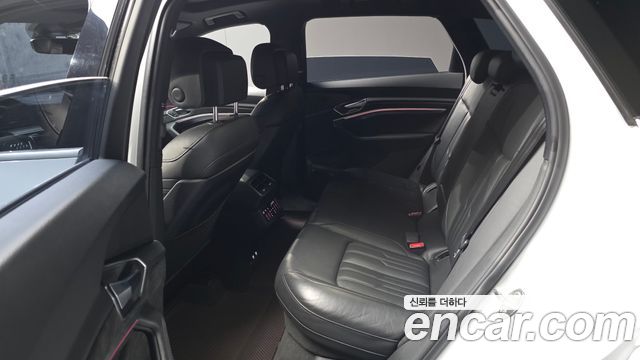 Audi e-tron 55 Quattro 2020 — фото 16