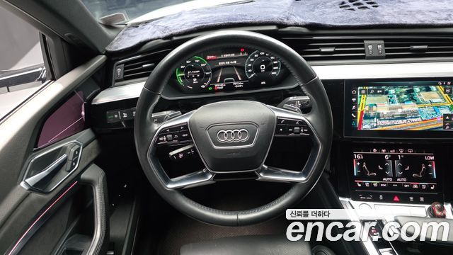 Audi e-tron 55 Quattro 2020 — фото 17