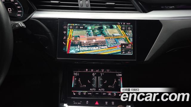 Audi e-tron 55 Quattro 2020 — фото 18