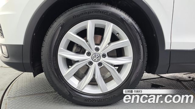 Volkswagen Tiguan (II) 2.0 TDI Premium 2018 — фото 5