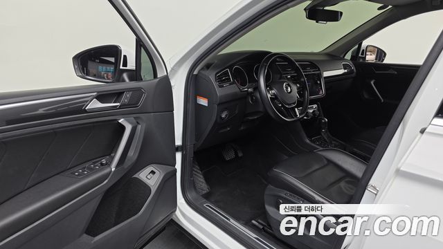 Volkswagen Tiguan (II) 2.0 TDI Premium 2018 — фото 10