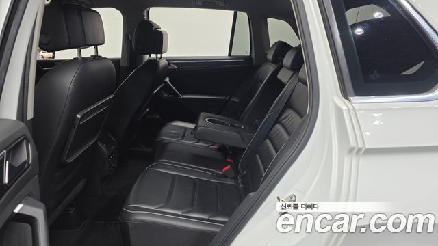 Volkswagen Tiguan (II) 2.0 TDI Premium 2018 — фото 16