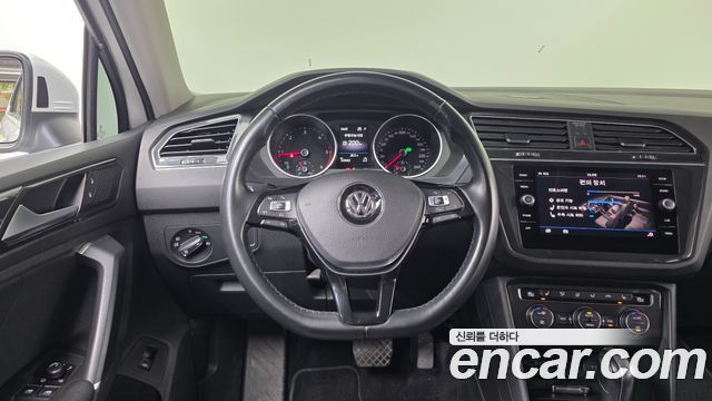 Volkswagen Tiguan (II) 2.0 TDI Premium 2018 — фото 17