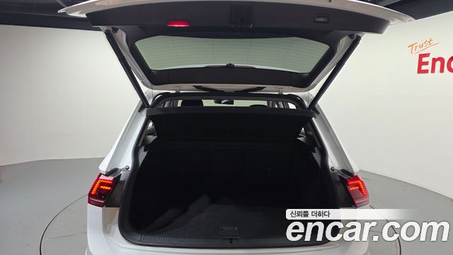 Volkswagen Tiguan (II) 2.0 TDI Premium 2018 — фото 24