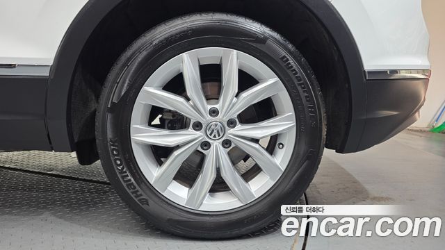 Volkswagen Tiguan (II) 2.0 TDI Premium 2018 — фото 27
