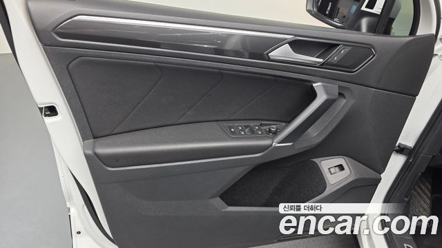 Volkswagen Tiguan (II) 2.0 TDI Premium 2018 — фото 30