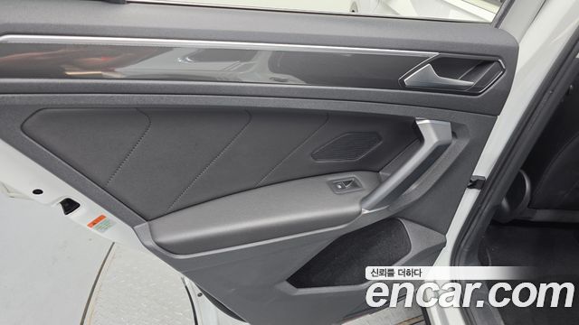 Volkswagen Tiguan (II) 2.0 TDI Premium 2018 — фото 31