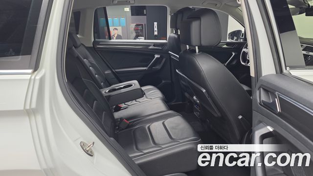 Volkswagen Tiguan (II) 2.0 TDI Premium 2018 — фото 32
