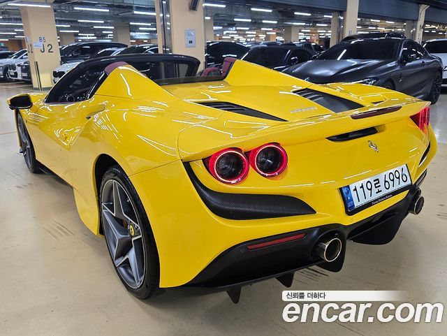 Ferrari F8 Spyder 3.9 V8 2021 — фото 3