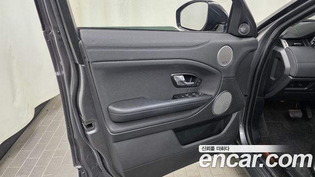 Land Rover Range Rover Evoque 2.0 TD4 SE 2018 — фото 24