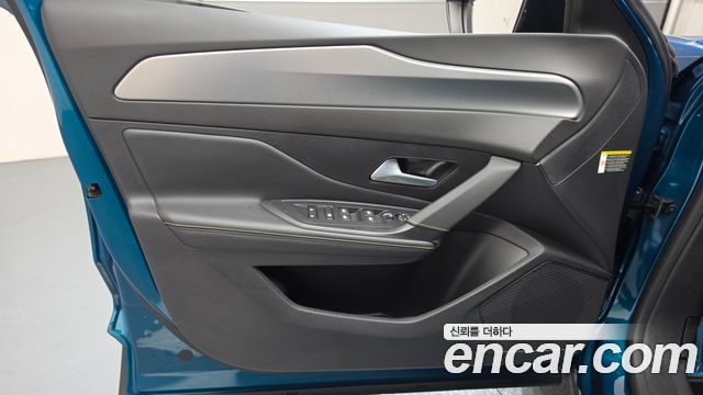 Peugeot 408 1.2 Hybrid GT 2025 — фото 24