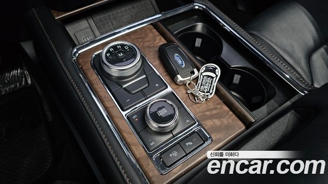 Ford Expedition Platinum 4WD 7Seater 2021 — фото 9